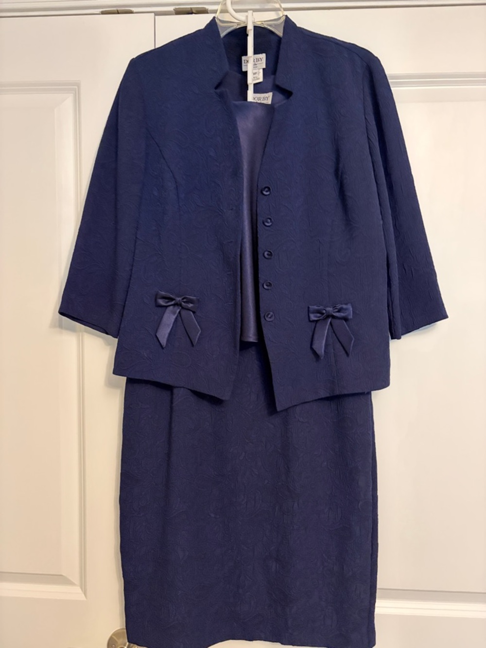 Elegant 3-Piece Navy Skirt Suit 8P